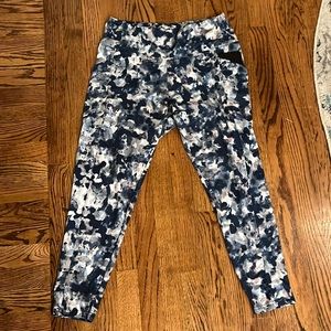 Marika XL athletic leggings with a pocket.